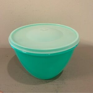 VTG Tupperware Crisp It Green Lettuce Bowl With Lid